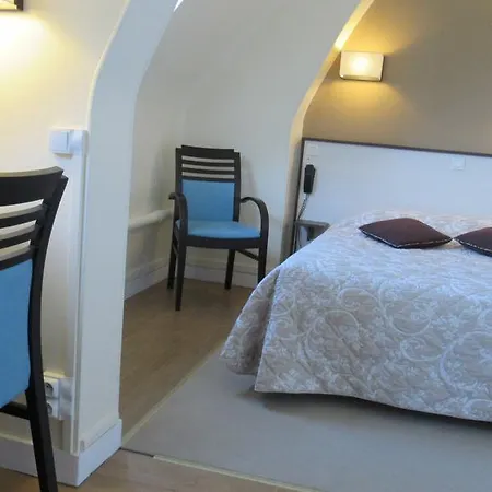 Du Chemin De Fer Hotel