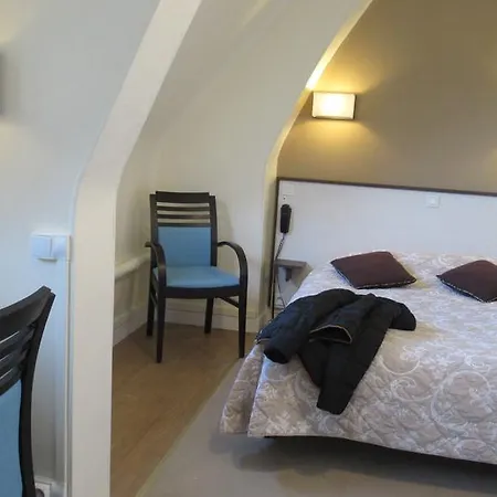 Hotel Du Chemin De Fer 2*